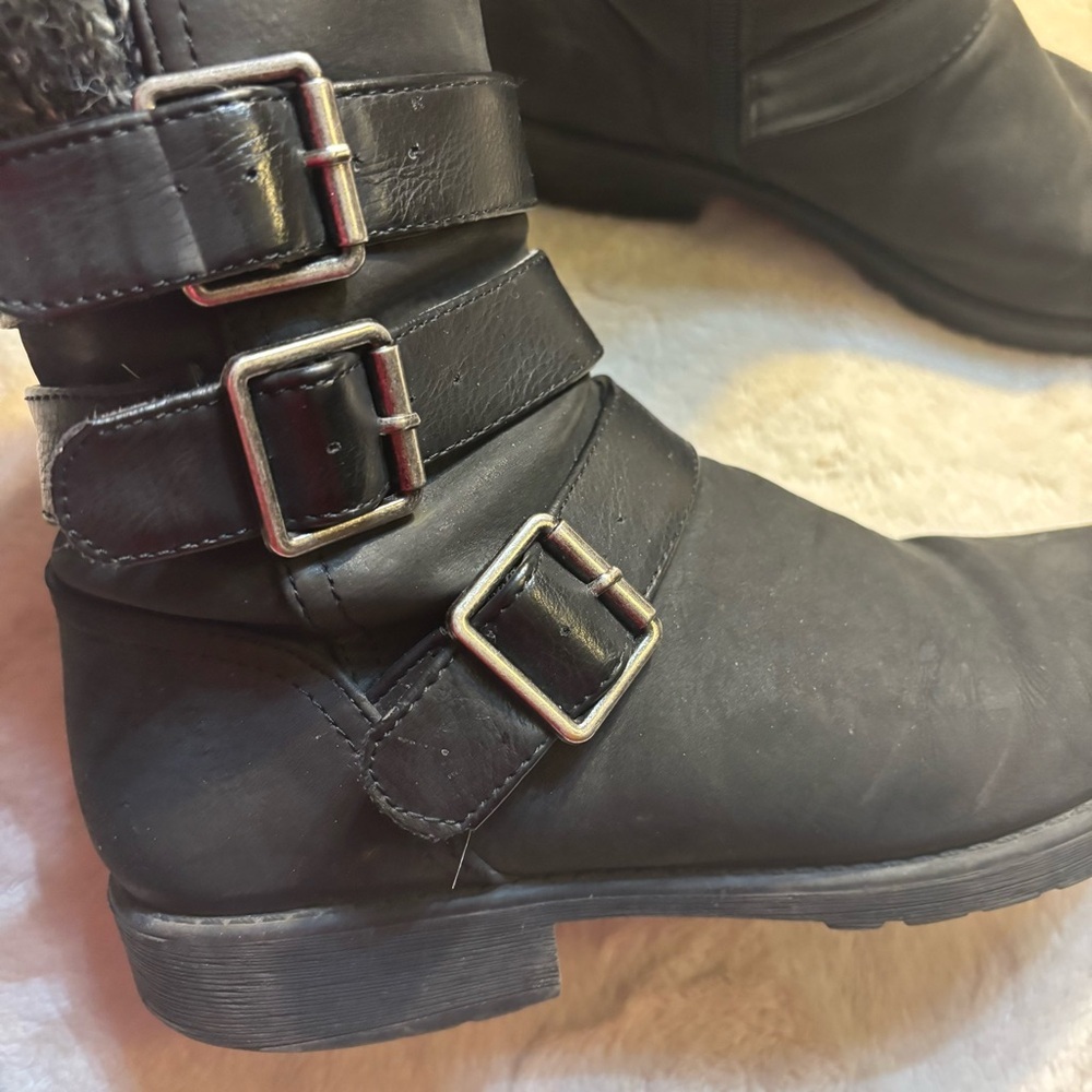 XOXO Moto Boots Size 8.5 Black Triple Buckle Belissa Faux Leather Wool lined - Picture 6 of 12